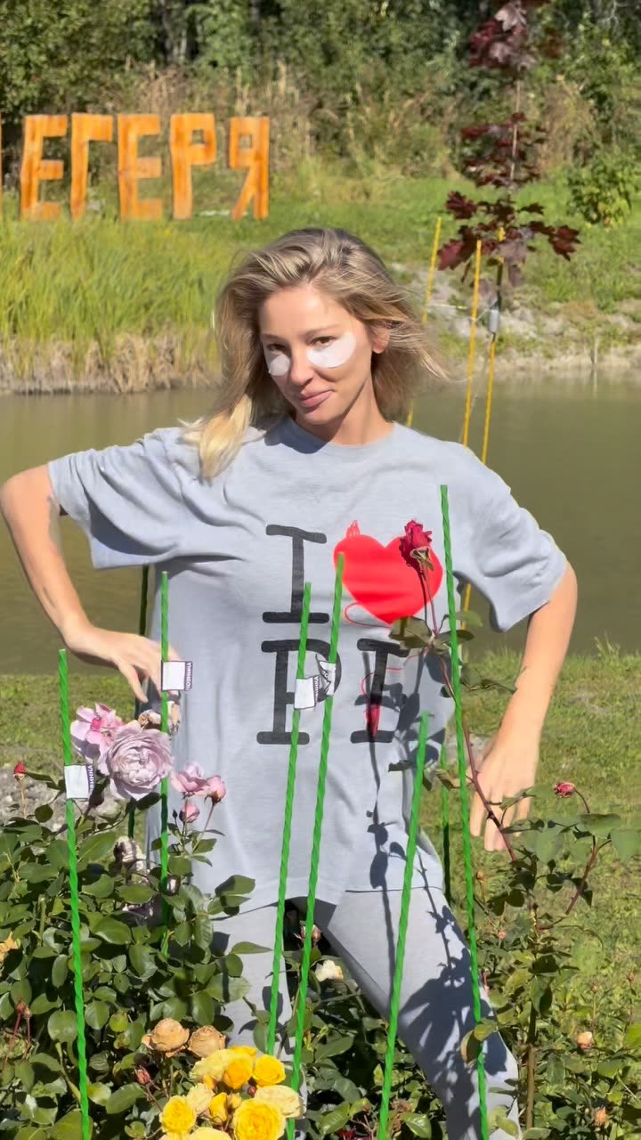 доброе, деревенское утречко 🥹💐 этот влог, мне захотелось оставить размеренным, с живыми вставками, диалогами, потому, на стала делать его сильно клиповым, как прошлые☺️ надеюсь, вам такое тоже по душе! Обнимаю 🤍